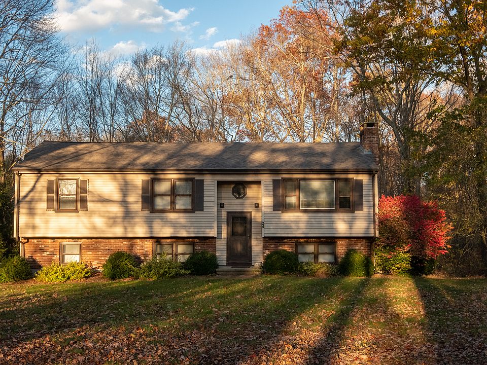 Front view of charming 3BD/2BTH raised ranch in East Lyme set on beautiful 0.96 acre lightly wooded lot.