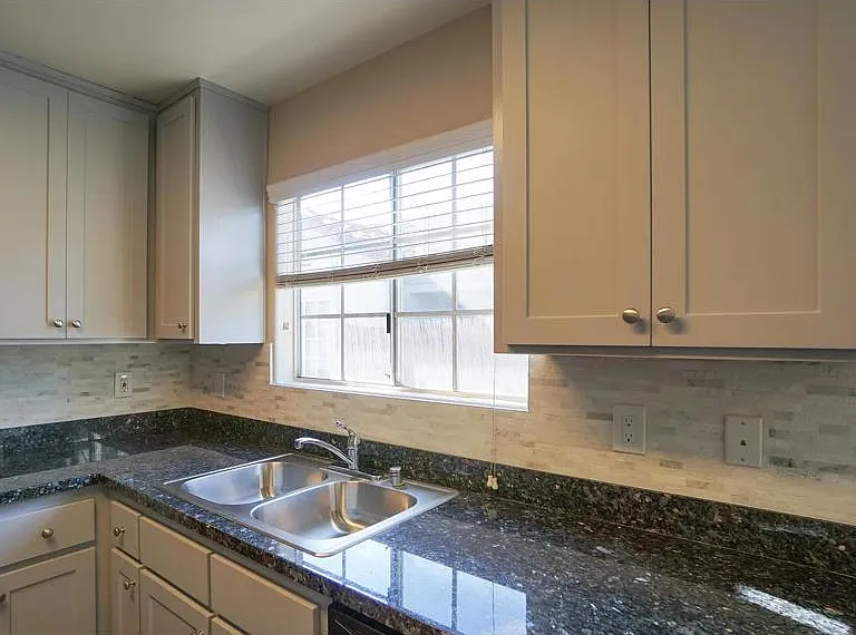 256 Beech Ave #D — Photo 3