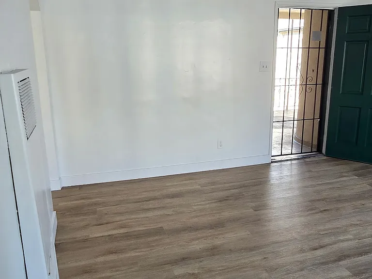 1215 S Fairfax Ave — Photo 2