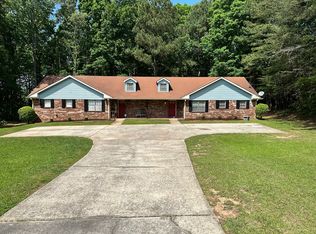 215 Chesapeake Dr, Ellenwood, GA 30294