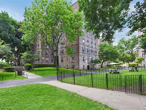 3rd image of 3069 Hobart St APT 1M