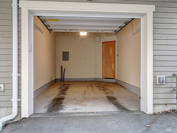 3rd image of 4346 7th Ave NE APT B