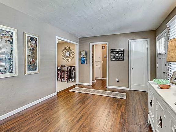 4th image of 1719 Oxford Way