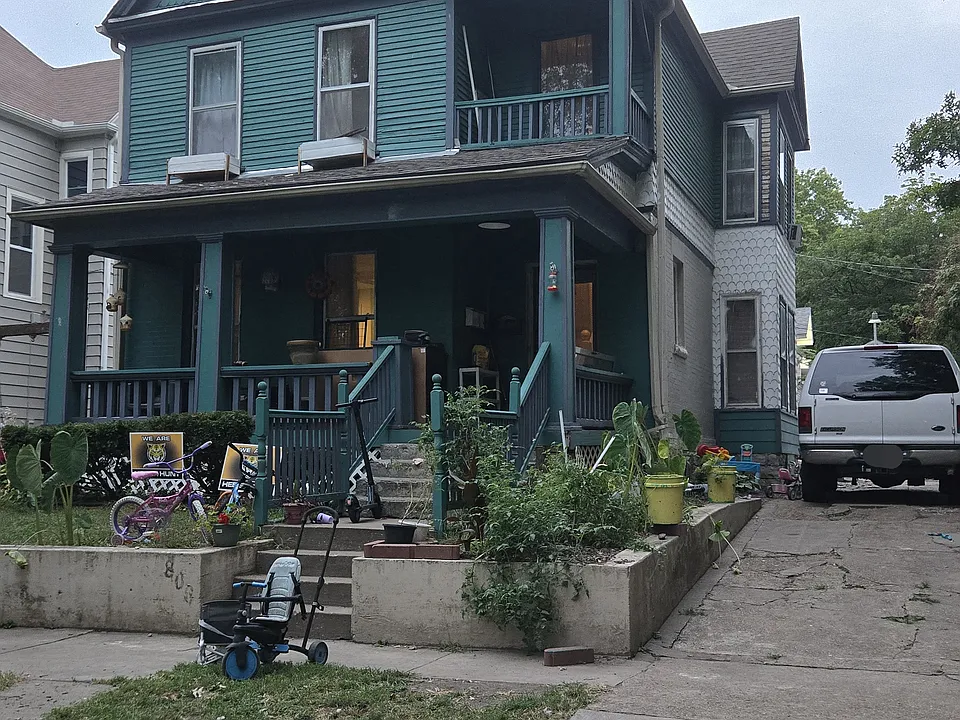 806 W 6th St