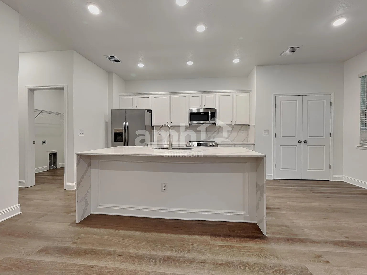 4 bed, 2.5 bath, 1977 sqft, $2,655 — Photo 4
