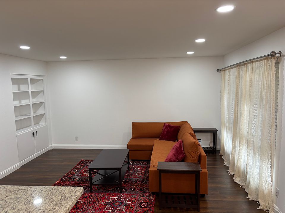 1st image of 3015 Los Prados St