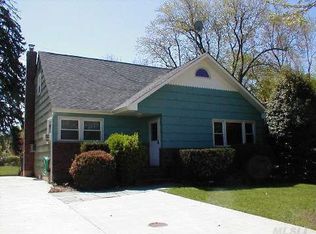 36 Boulevard Ave, Greenlawn, NY 11740