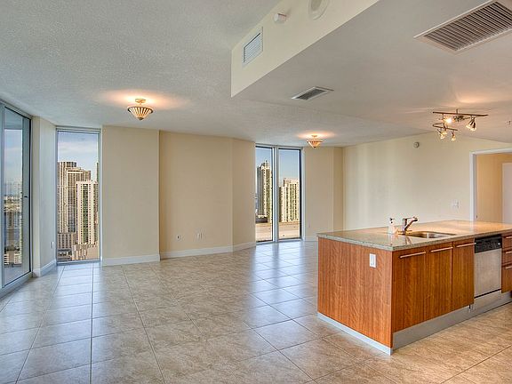 5th image of 185 SW 7th St APT 3811-3812