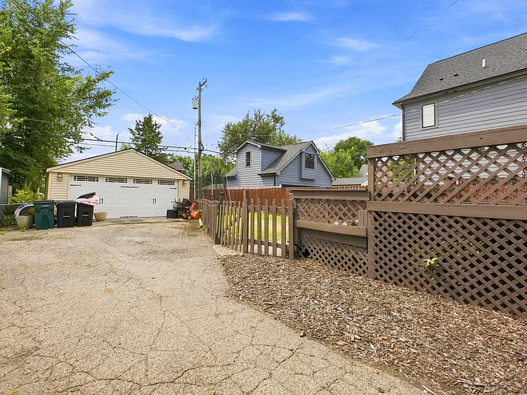 1220 Bird Ave — Photo 26