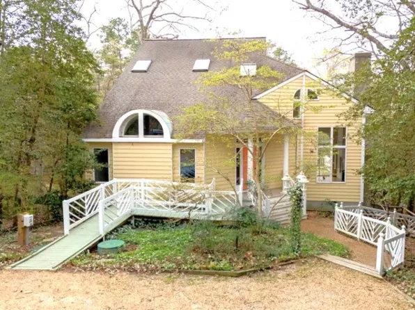 5446 Irvington Rd, White Stone, VA 22578