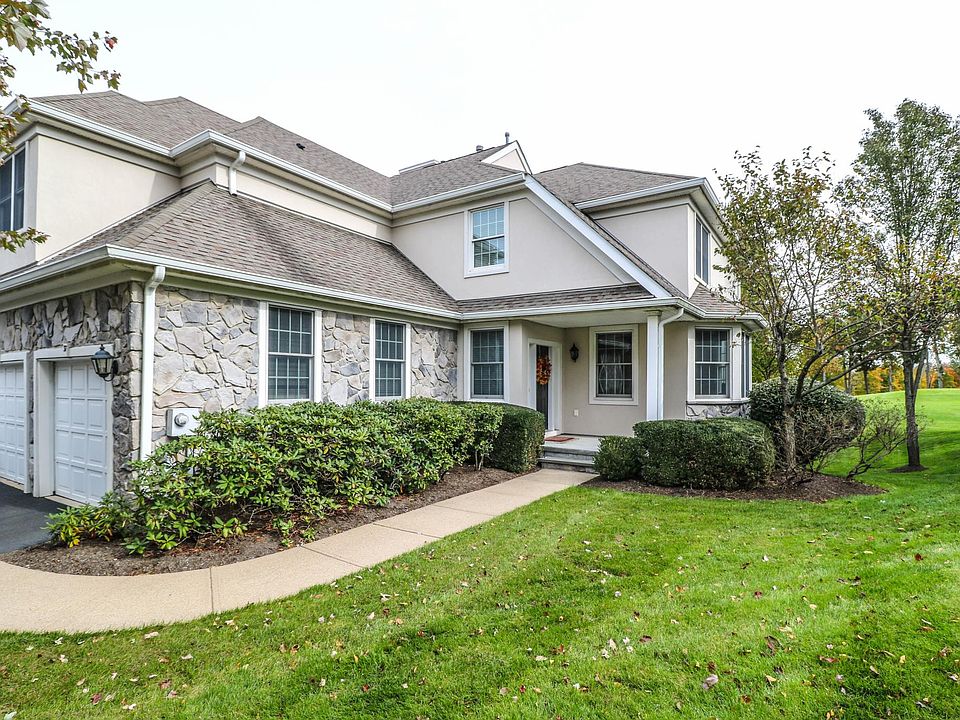 3-BR TOWNHOUSE ON THE GOLF COURSE