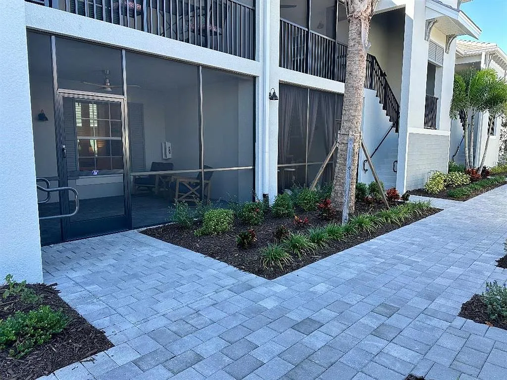 2 bed, 2.0 bath, 1366 sqft, $6,000 — Photo 2