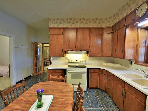 Great cabinet & counter space