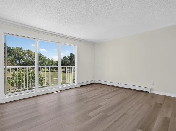 7220 Lindsay Rd #203, Richmond, BC V7C 2P5