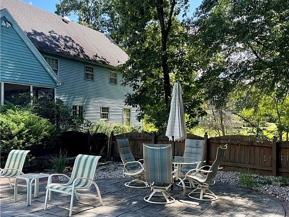 4th image of 601 Windsor Dr