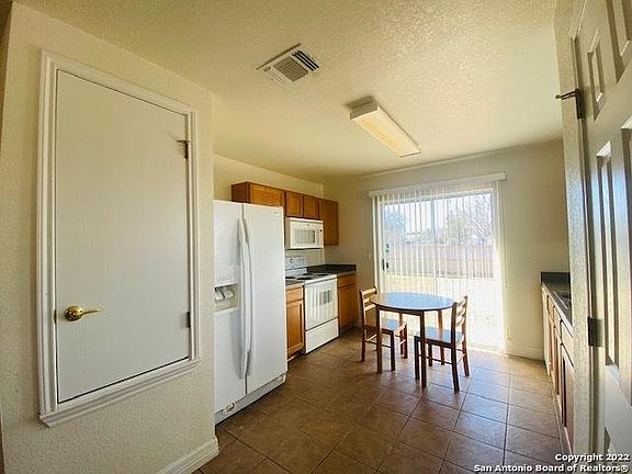 3rd image of 2418 Mission Ct