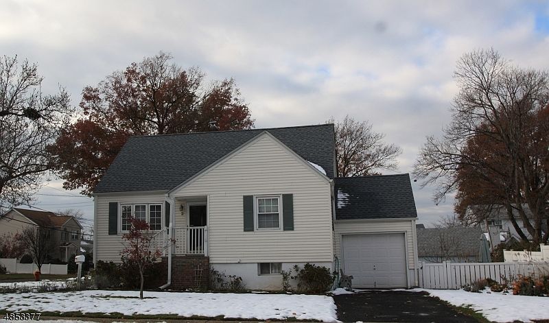 1st image of 4 Birchwood Dr