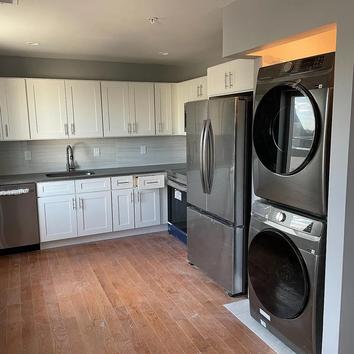 4 bed, 4.0 bath, 2440 sqft, $2,500 — Photo 2
