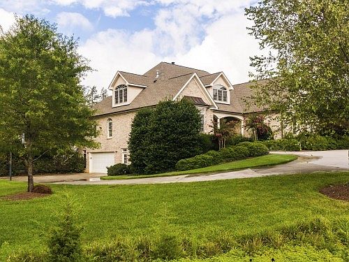 2nd image of 6793 Meadow View Dr
