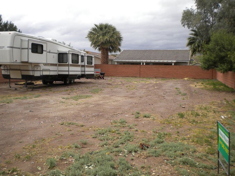 1st image of 3435 N Park Pl
