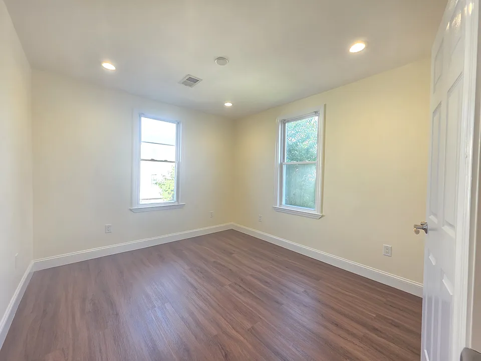 638 Malcolm Pl #2