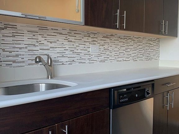 5th image of 300 Mercer St APT 21E