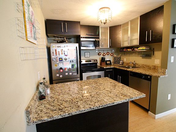 2nd image of 1032 N Clarkson St APT 106