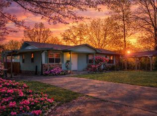 1304 Hickory Ave, Mena, AR 71953