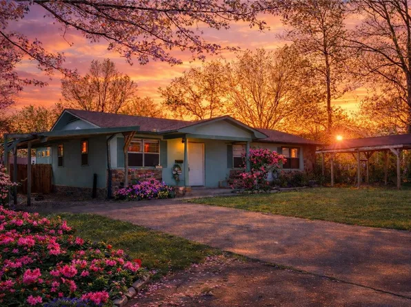 1304 Hickory Ave, Mena, AR 71953