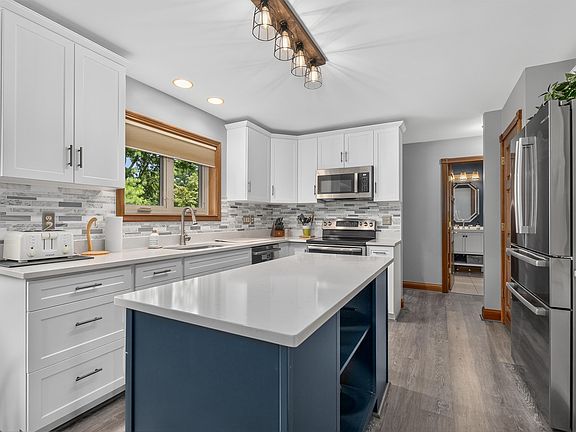 3rd image of 136 Carriage Park Dr