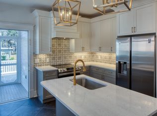 226 W 38th St, Savannah, GA 31401