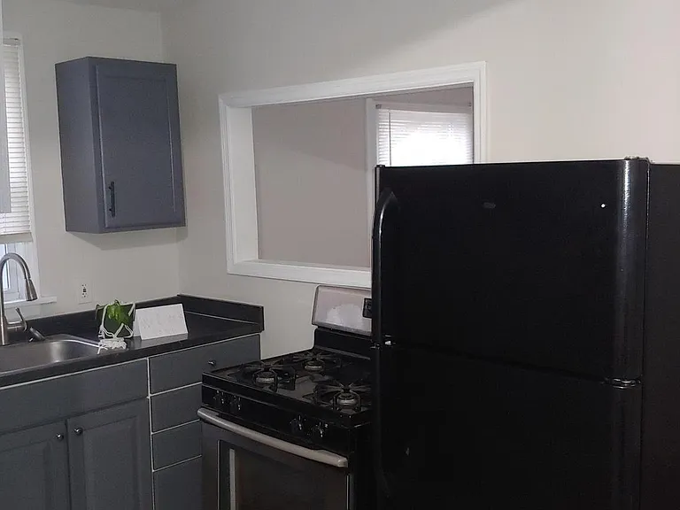 812 Edgewood Ave #4 — Photo 3