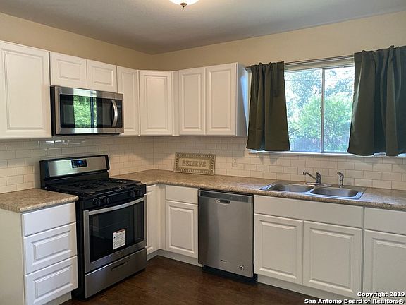 3rd image of 122 Oakwood Dr