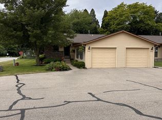 3250 Oxford Dr SE, Kentwood, MI 49512