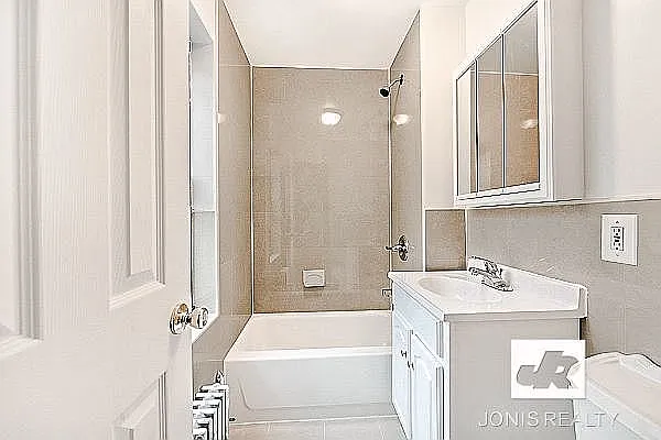 Rented by Jonis Realty | media 11