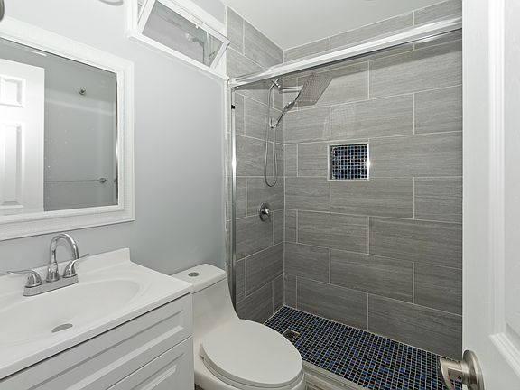 5th image of 580 Monroe Ave Floor 1