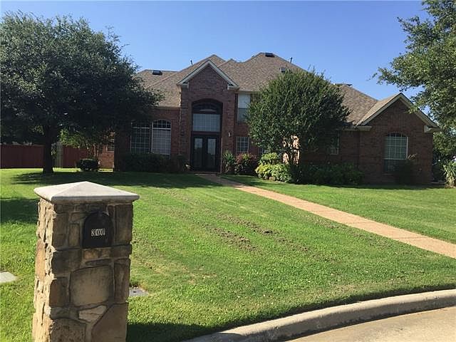 1st image of 302 Lakeside Ct