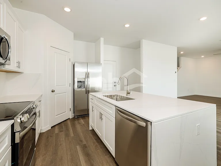 2328 Dolly Ave — Photo 4