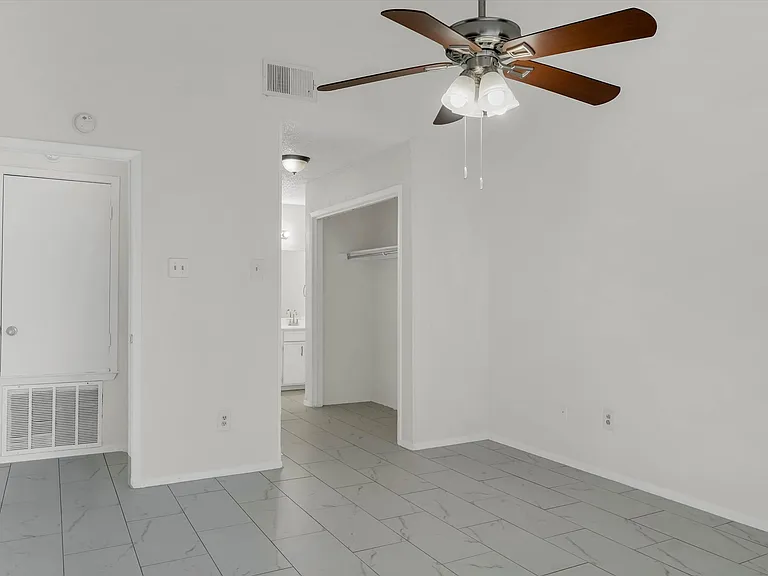 332 W Corporate Dr — Photo 9