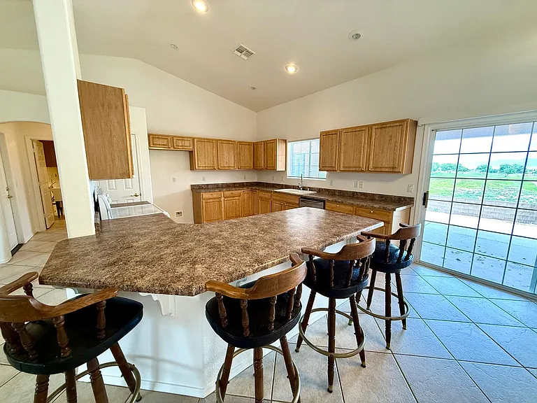 660 Country Club Dr — Photo 15