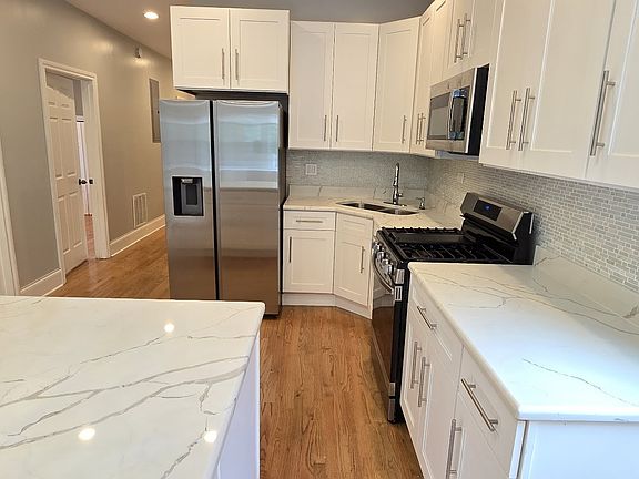 2nd image of 859 N Richmond St #2