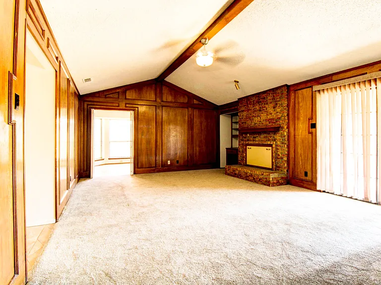 758 Brighton Ln — Photo 5