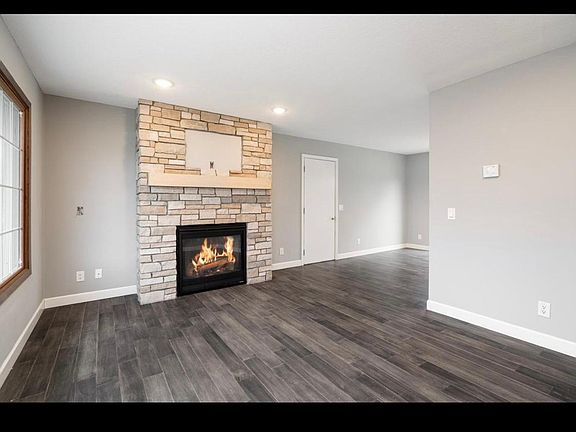 3rd image of 413 Belle Aire Dr #411