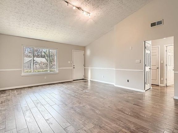 5th image of 620 S Preston Ct