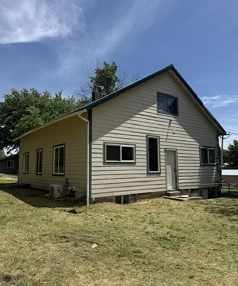 611 N Front St — Photo 1