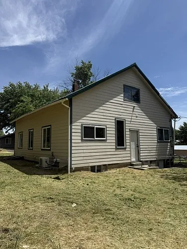 611 N Front St Photo 1