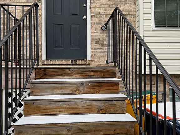 3rd image of 100 Vincent Cir