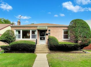 5228 Davis St, Skokie, IL 60077