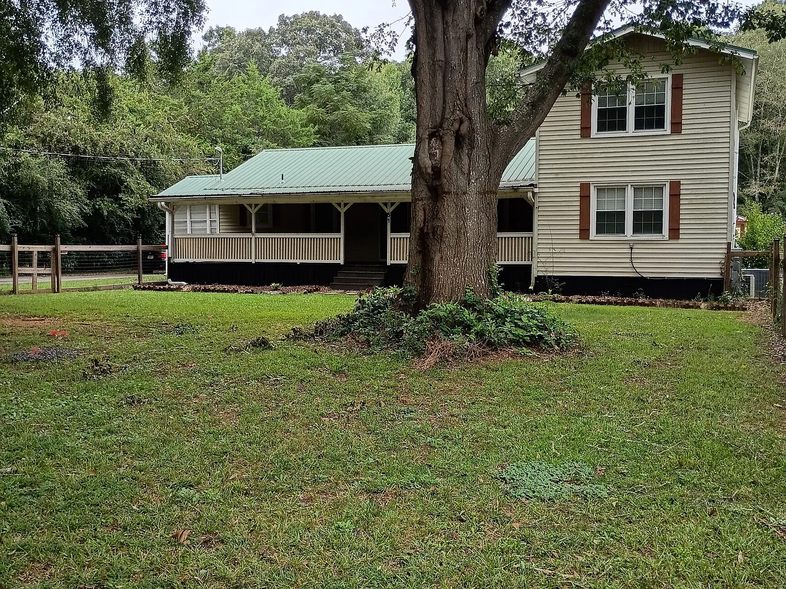 4 bed, 2.0 bath, 2192 sqft, $2,250 — Photo 4