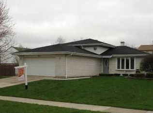 405 Arbor Ln, Westmont, IL 60559